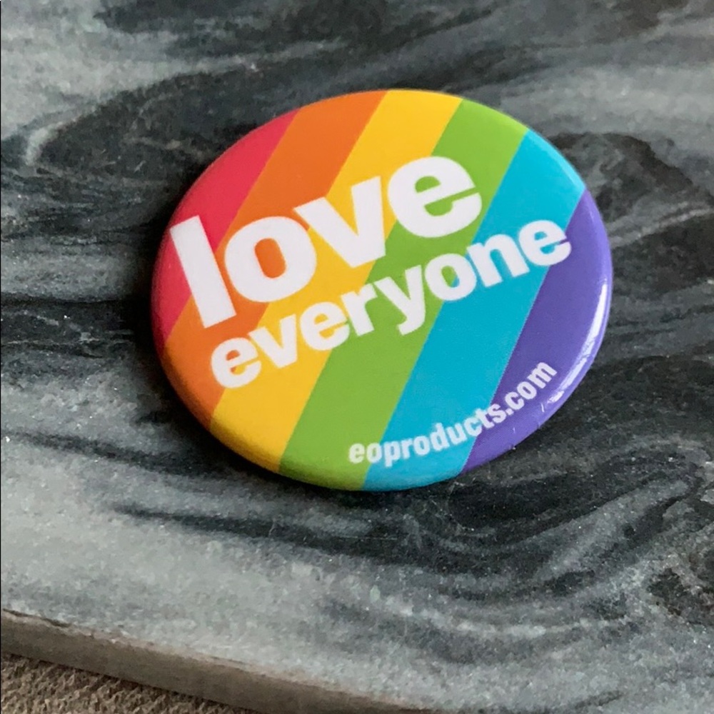 Love Everyone Pin